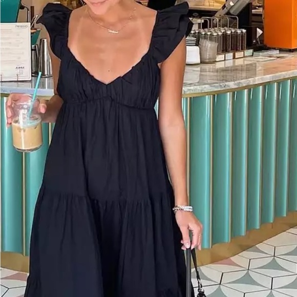 It’s that time of the year - I’m here to assist you for that perfect piece💃🏽🛍 - Picture 5 of 16